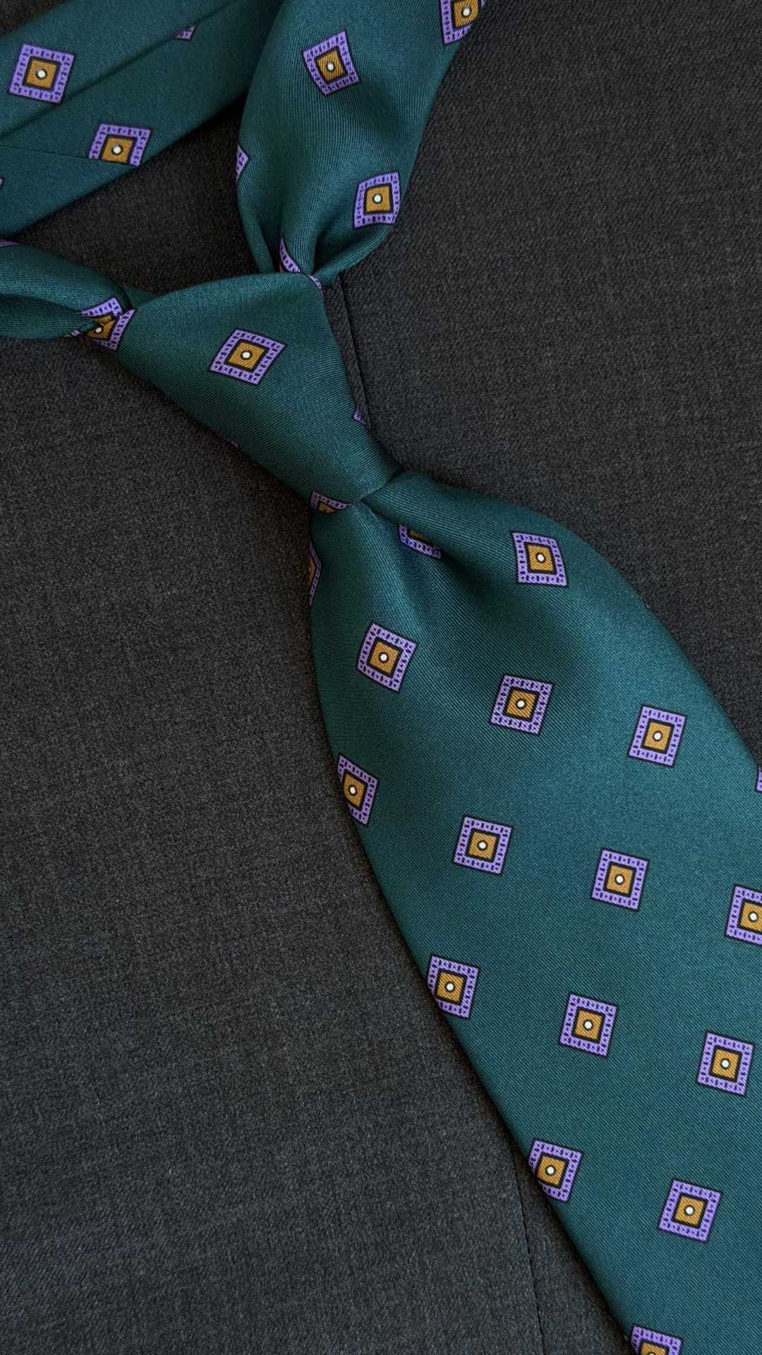 EMERALD GREEN