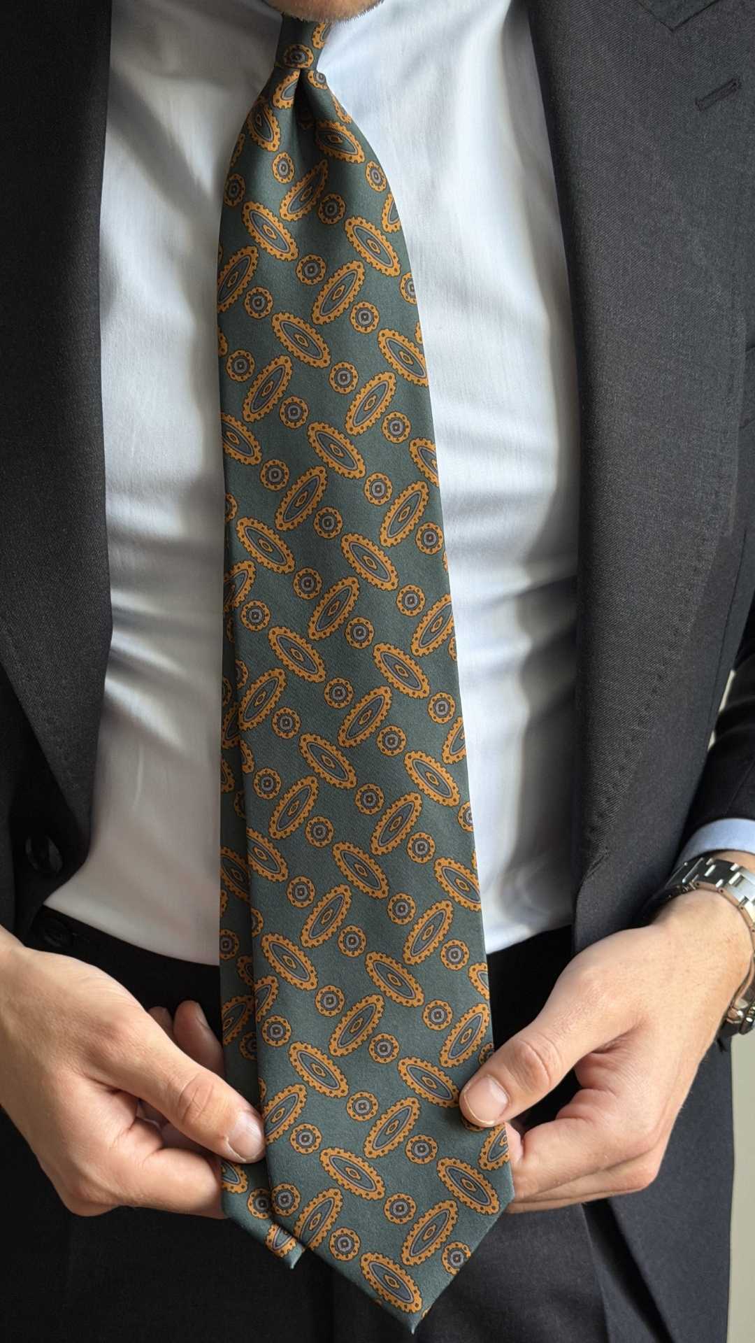GOLD LAUREL