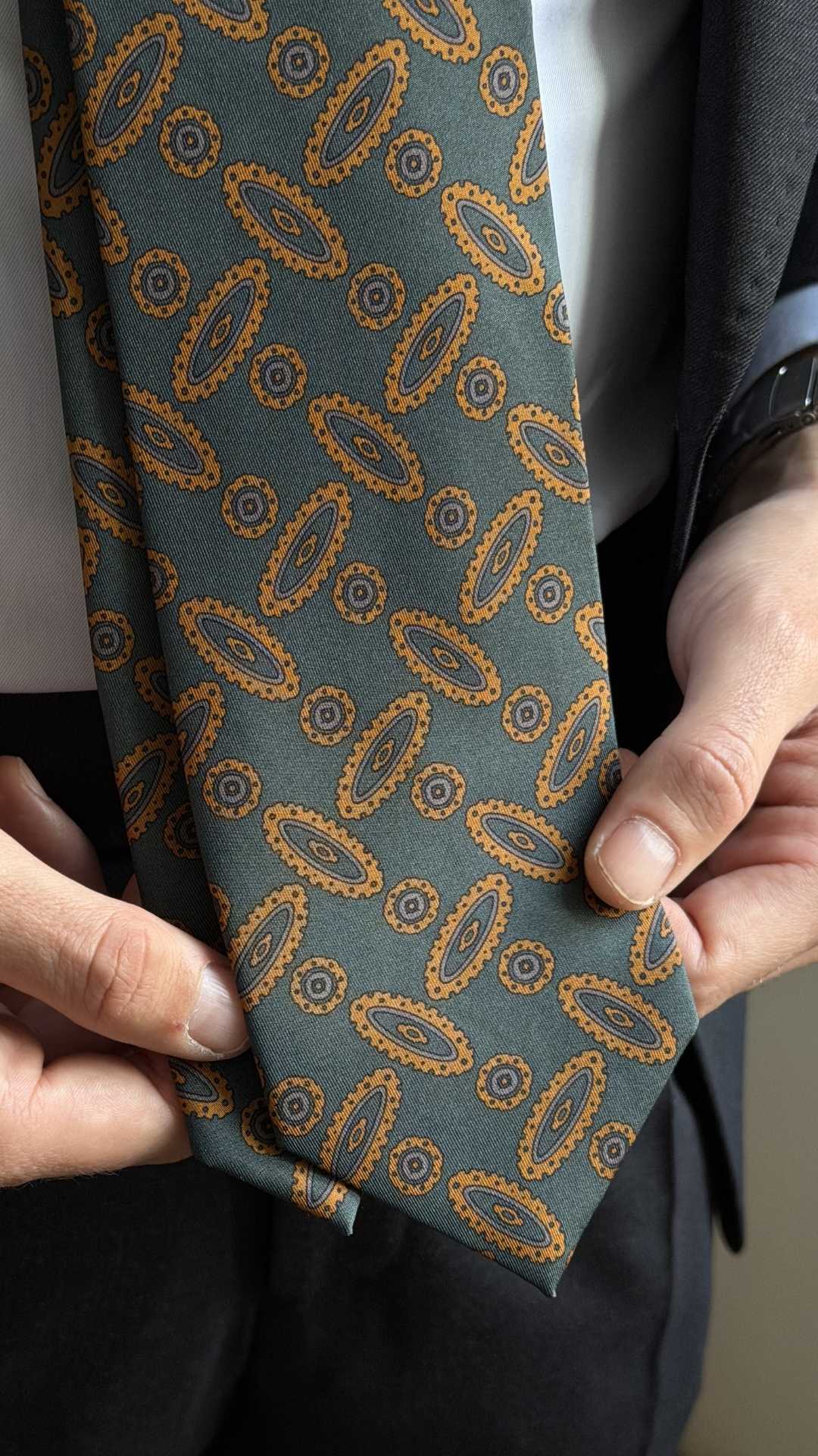 GOLD LAUREL