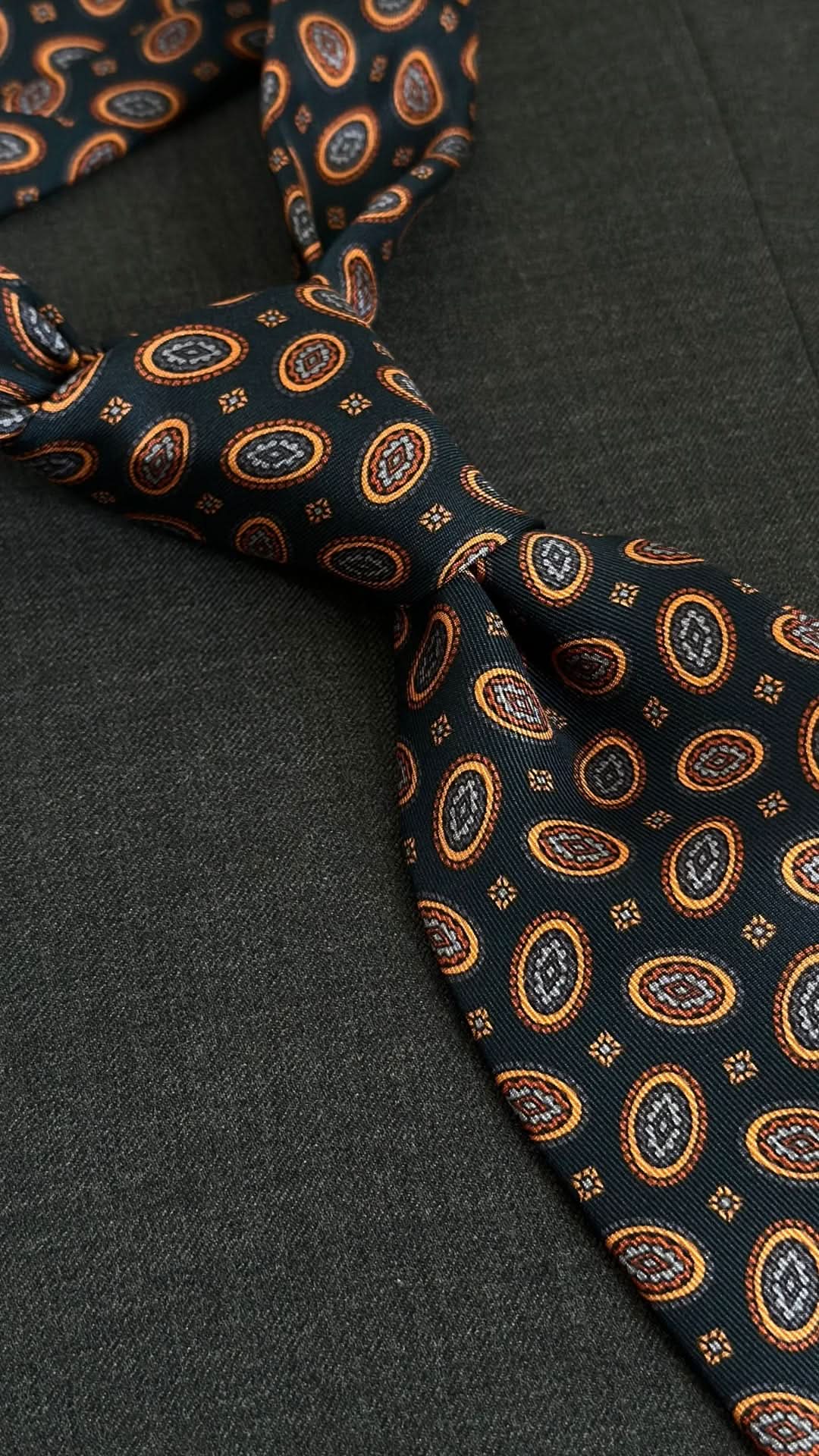 NAVY SEDUCTIVE SAPHIRES